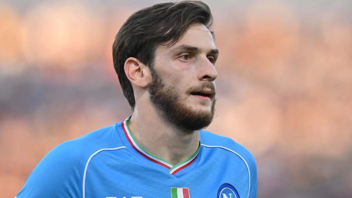 Tegola per il Napoli di Conte: infortunio al ginocchio per Kvara. A rischio per la Fiorentina - 