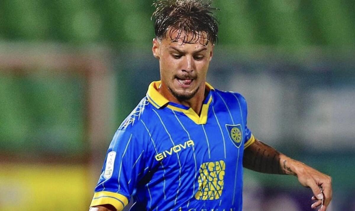 Longari: "La Fiorentina è interessata a Zanon della Carrarese. C'è anche il Lecce" - Foto: Instagram Zanon