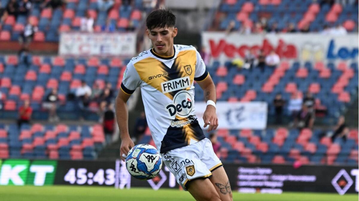 Il talento viola Fortini ha attirato l'interesse degli scout di Napoli e Juventus. La Fiorentina lo valuta 8/10 milioni - 