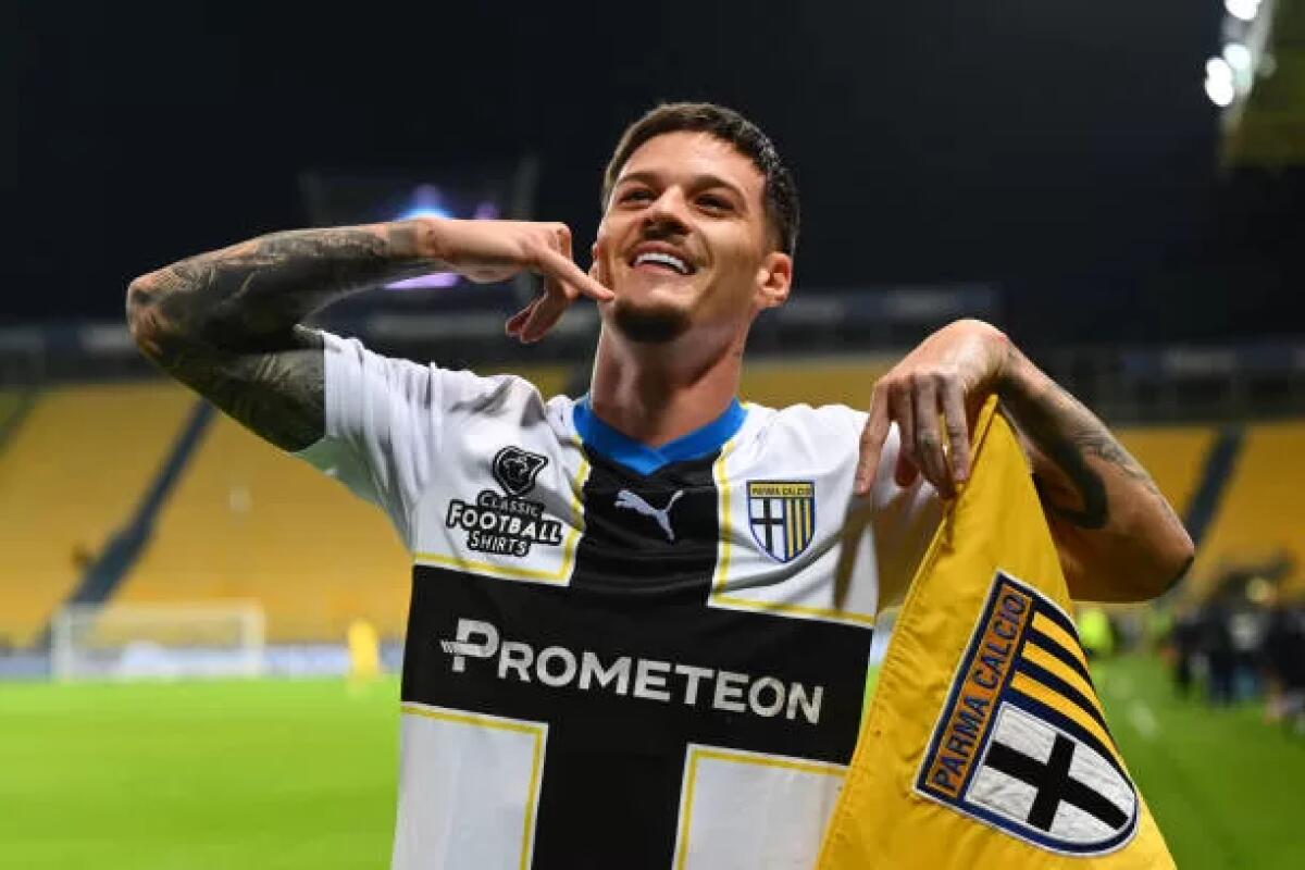 Gazzetta: “Man ha detto sì alla Fiorentina ma manca l’intesa con il Parma. Piace Cherki ma c’è una folta concorrenza” - 