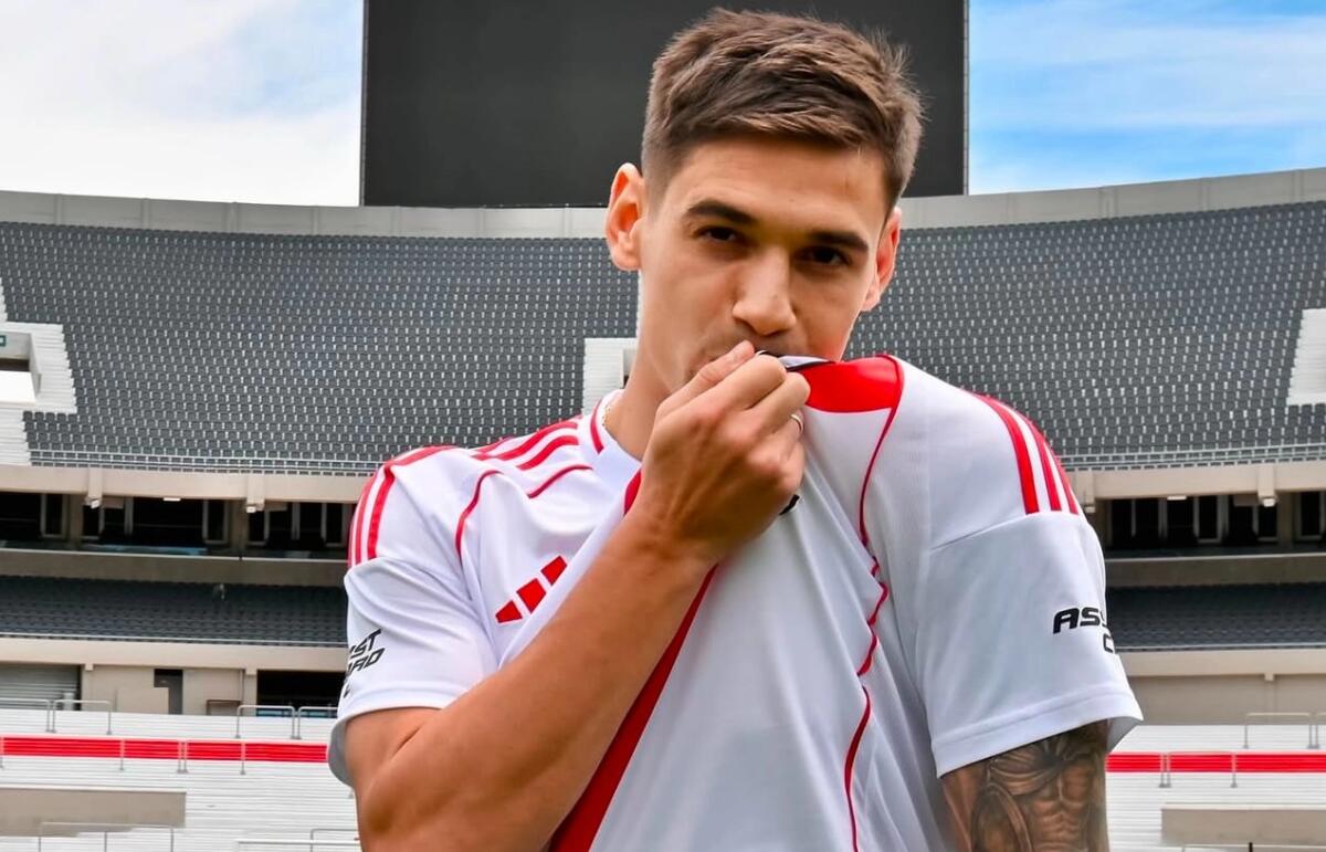 Ufficiale: Martinez Quarta è un calciatore del River Plate. Prime foto con la maglia del club argentino - 