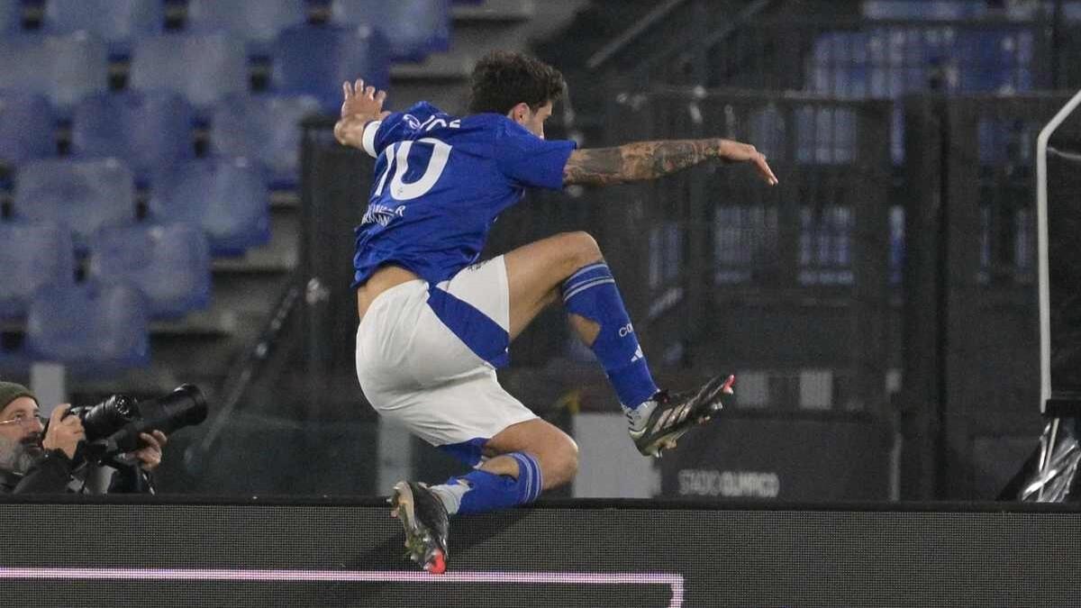 Lazio nervosa graziata dall'arbitro, Cutrone rovina la festa dei 125 anni e la Fiorentina resta in scia - 
