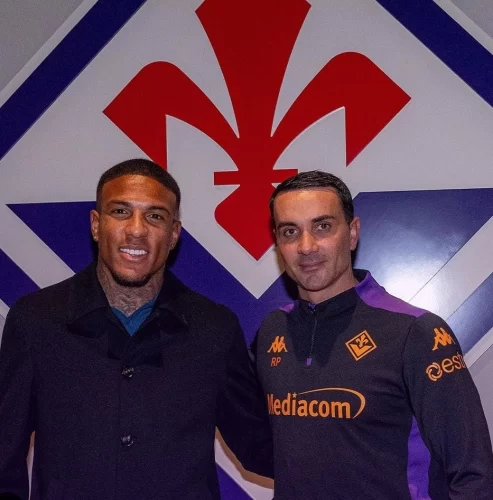 FOTO, i primi scatti di Folorunsho al Viola Park: l'incontro con Palladino e il dg Ferrari