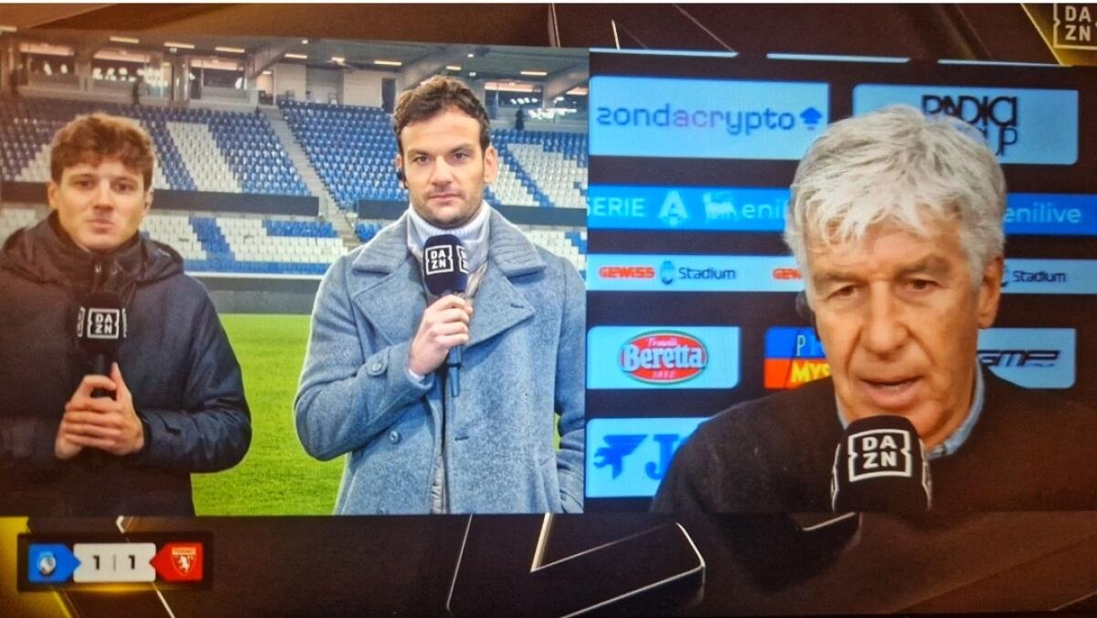 Gasperini furioso litiga con giornalista di Dazn in diretta: "Non fare il furbo con me. Noi penalizzati" - 