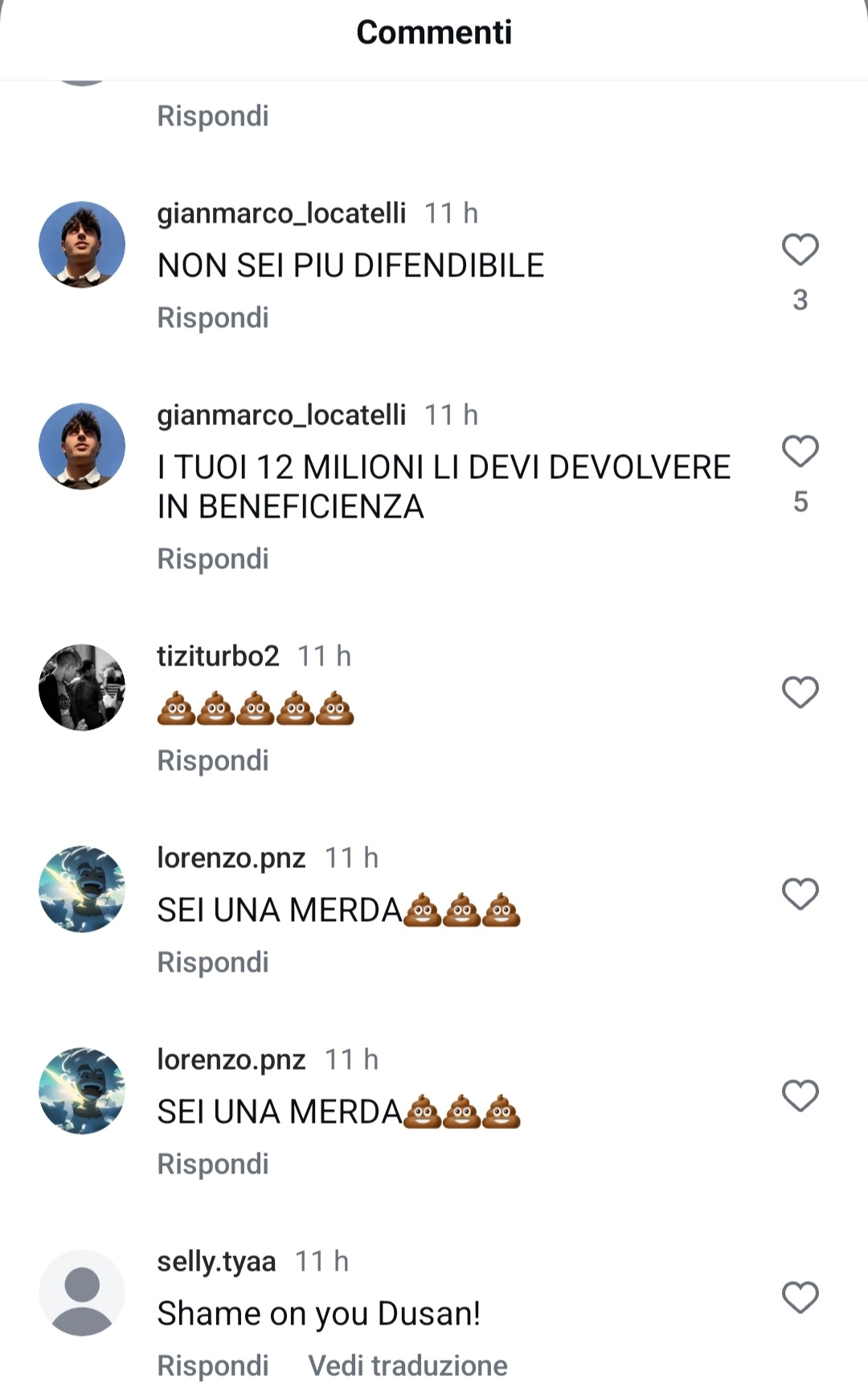 Insulti razzisti, offese e minacce di morte a Vlahovic dai tifosi della Juventus: "Bidone torna a Firenze"