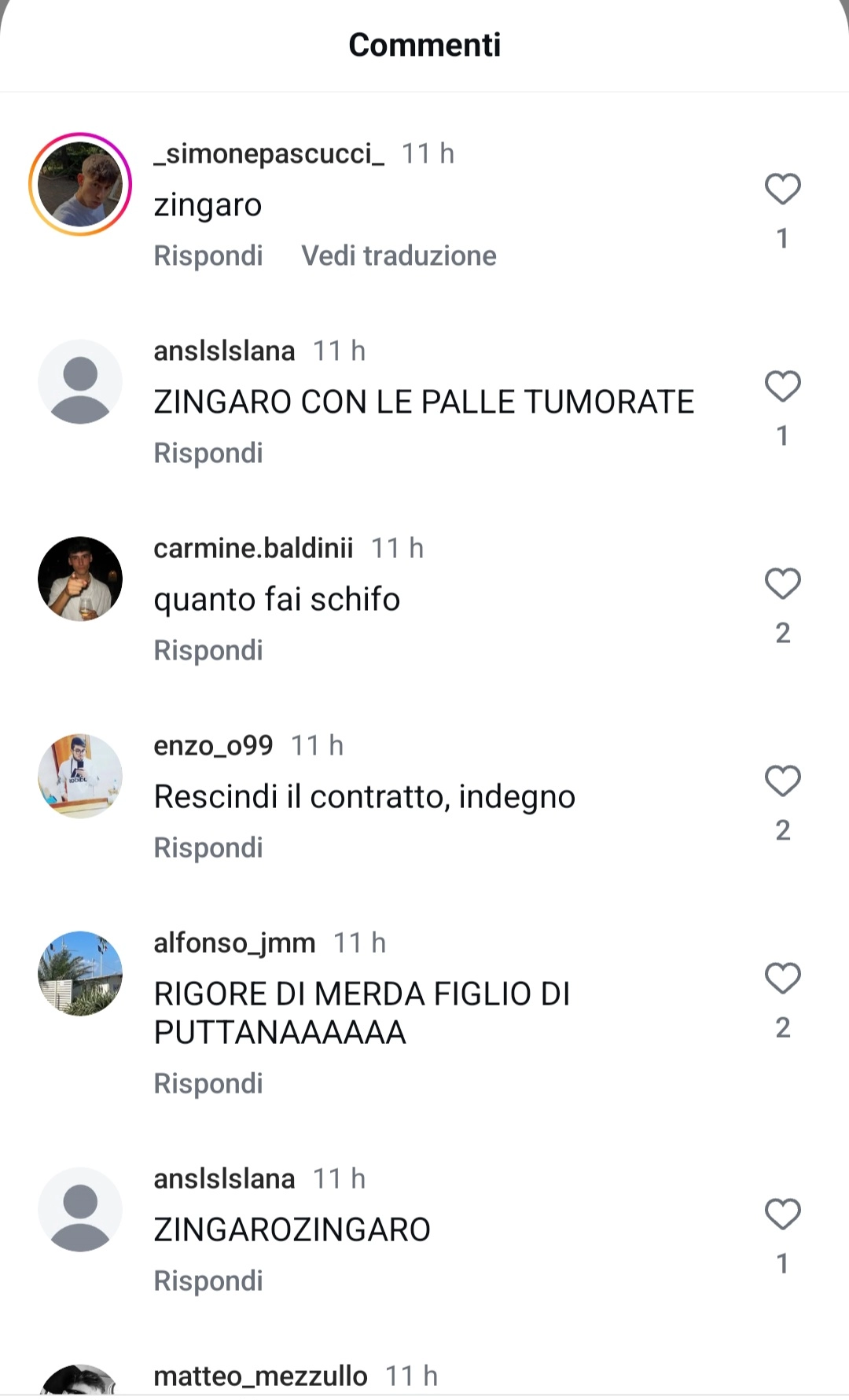 Insulti razzisti, offese e minacce di morte a Vlahovic dai tifosi della Juventus: "Bidone torna a Firenze"