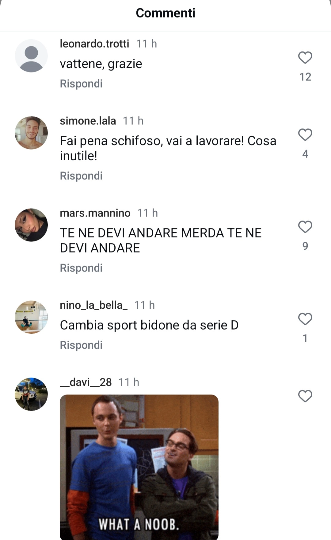 Insulti razzisti, offese e minacce di morte a Vlahovic dai tifosi della Juventus: "Bidone torna a Firenze"