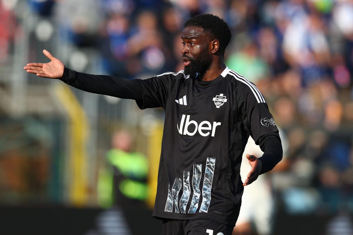 Nazione: "Ikonè? Il Como può riscattarlo per 8 milioni. Adlì-Sottil scambio alla pari tra Fiorentina e Milan?" - 