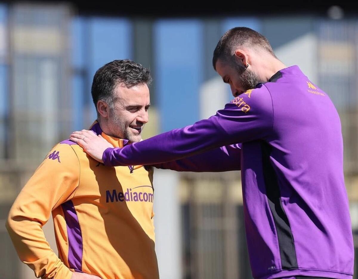 De Gea omaggia Pepito Rossi che si allena al Viola Park e scrive: "Riuniti in casa" - 