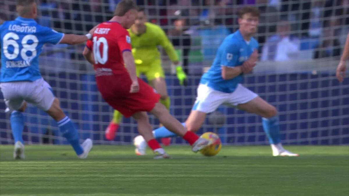 Cade la Fiorentina al Maradona, il gran gol di Gudmundsson riapre la partita, il Napoli vince 2-1 - 