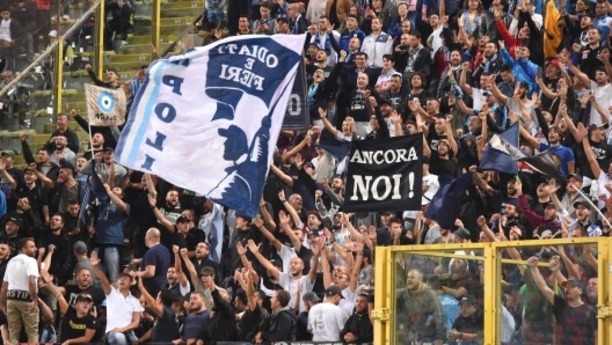 "Ultras Napoli: targhe coperte e sbarra alzata al casello, disordini e polemiche a Bologna" - 