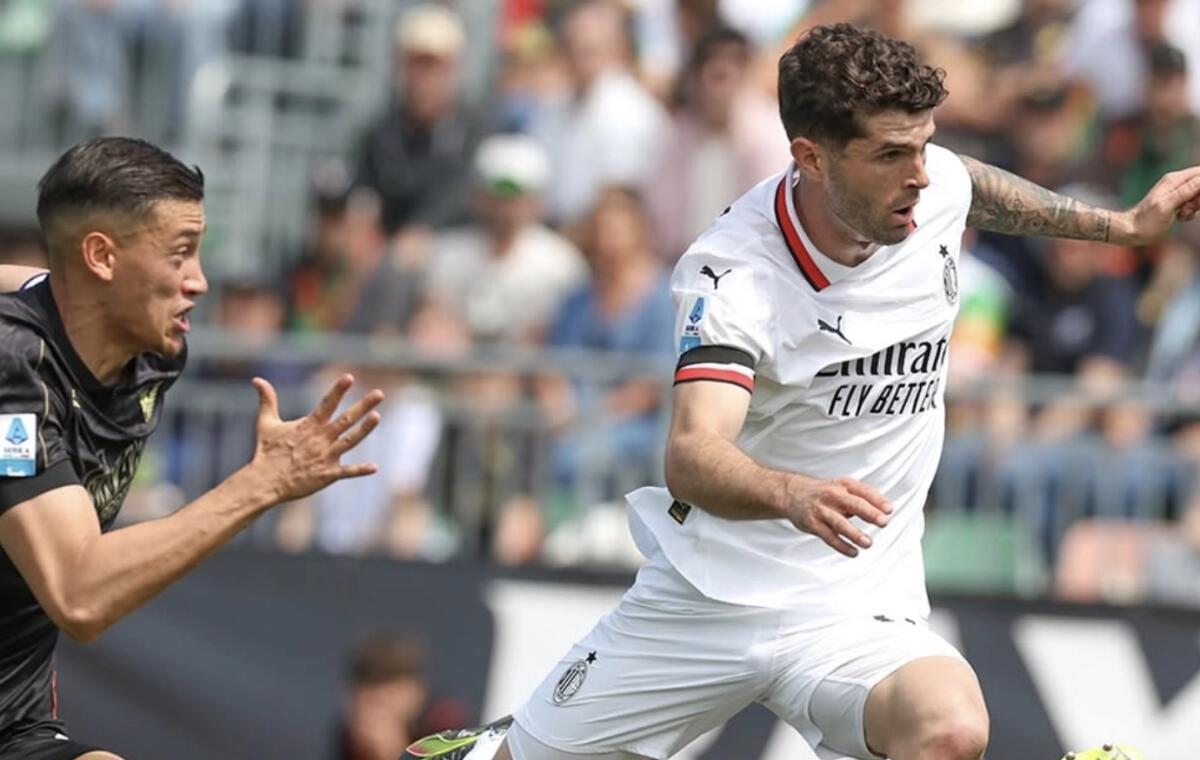 Il Milan fatica ma vince a Venezia: 2-0, decidono Pulisic e Gimenez. Rossoneri a -2 dalla Fiorentina - 