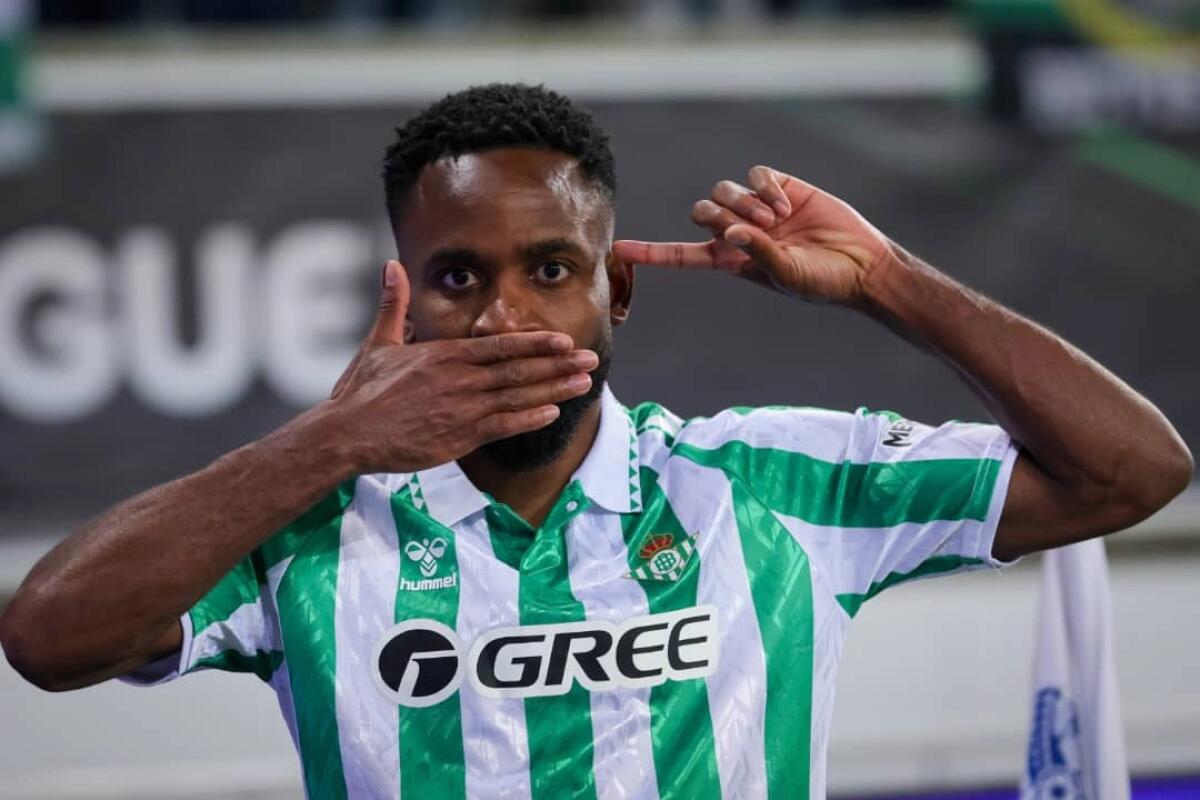 Buone notizie per il Betis: Bakambu si allena con il gruppo, gli andalusi recuperano il bomber di coppa - 