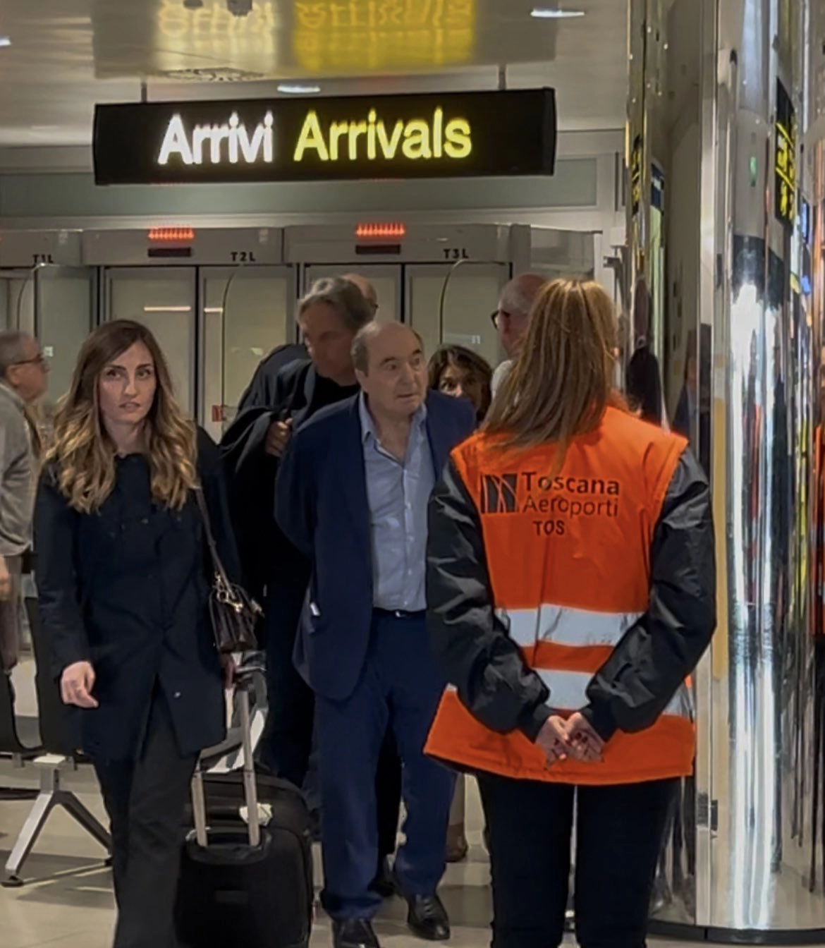 Commisso e i dirigenti sono tornati a Firenze, squadra a Cagliari: "Papa Francesco persona straordinaria"