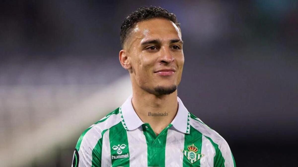 Antony sul gol: "Per me è strano segnare così di destro. Concentrati per il ritorno, loro hanno qualità" - 