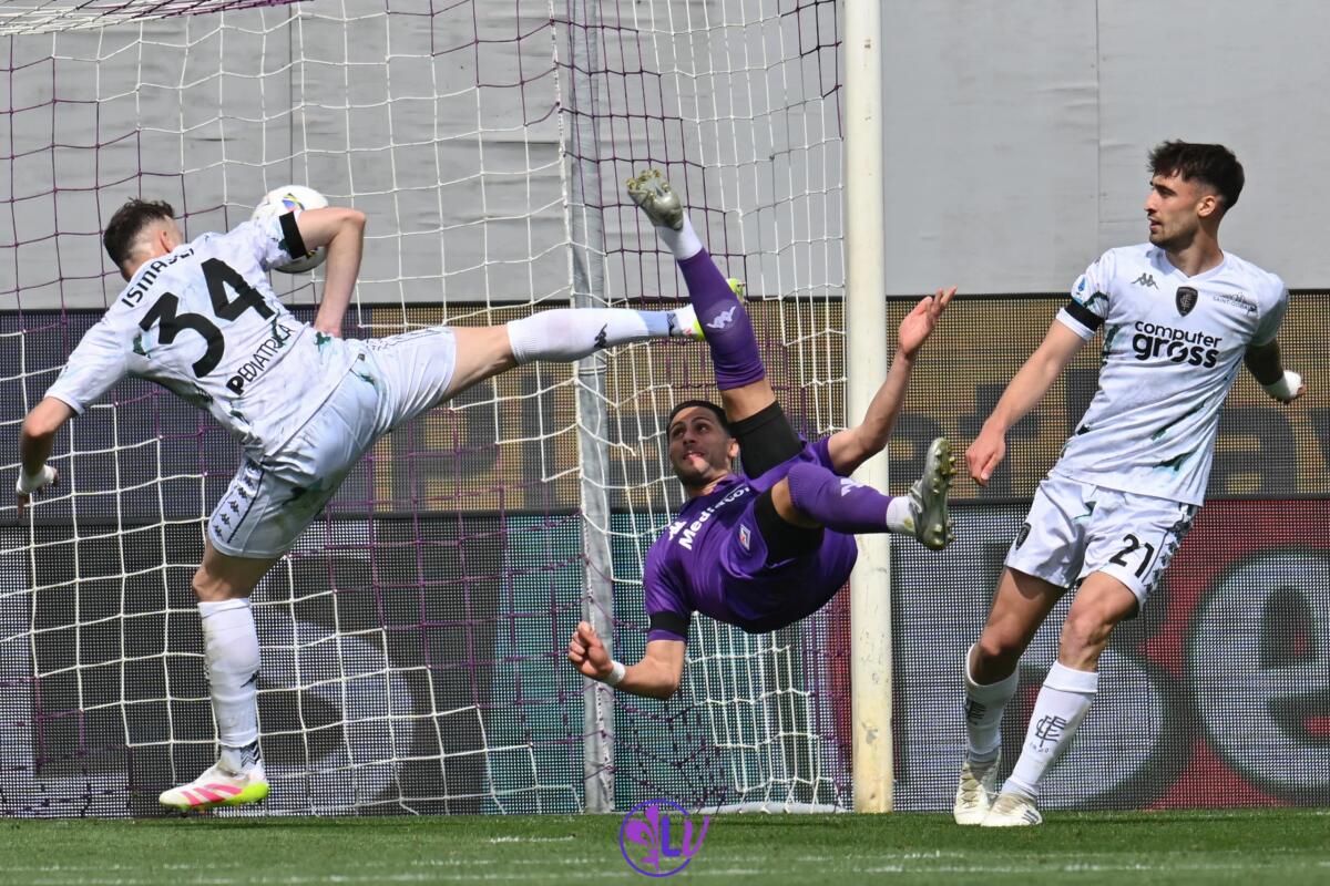 La rovesciata di Mandragora contro l'Empoli è candidata per vincere il goal del mese in Serie A - Firenze, Stadio Artemio Franchi, 27.04.2025, Fiorentina-Empoli, foto Lisa Guglielmi. Copyright Labaroviola.com