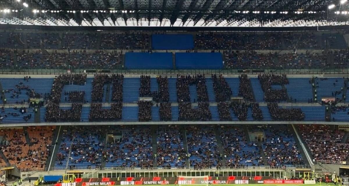 I tifosi del Milan fanno scrivono contro la proprietà e poi lasciano lo stadio: "Andata e casa" - 