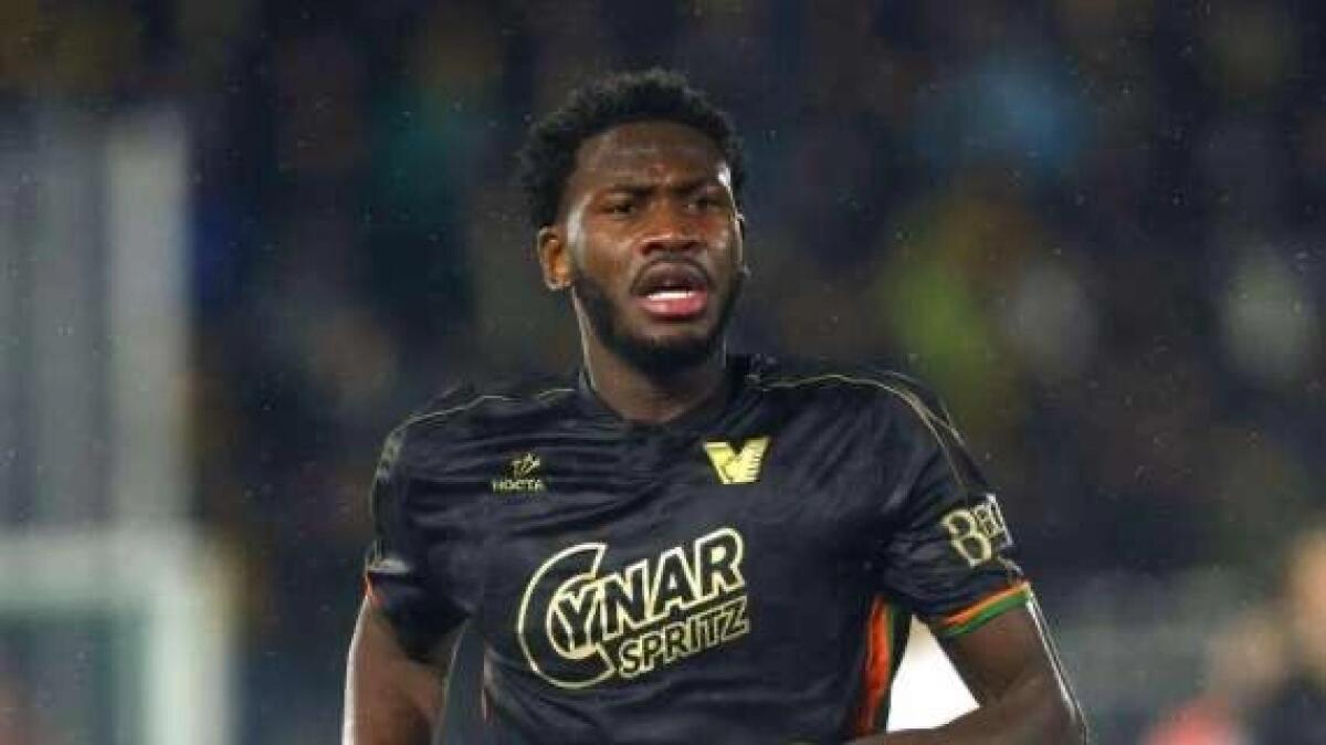 Candé sul gol: "L'ho toccata con la mano ma era troppo vicina per essere fallo. Non potevo fare altro" - 