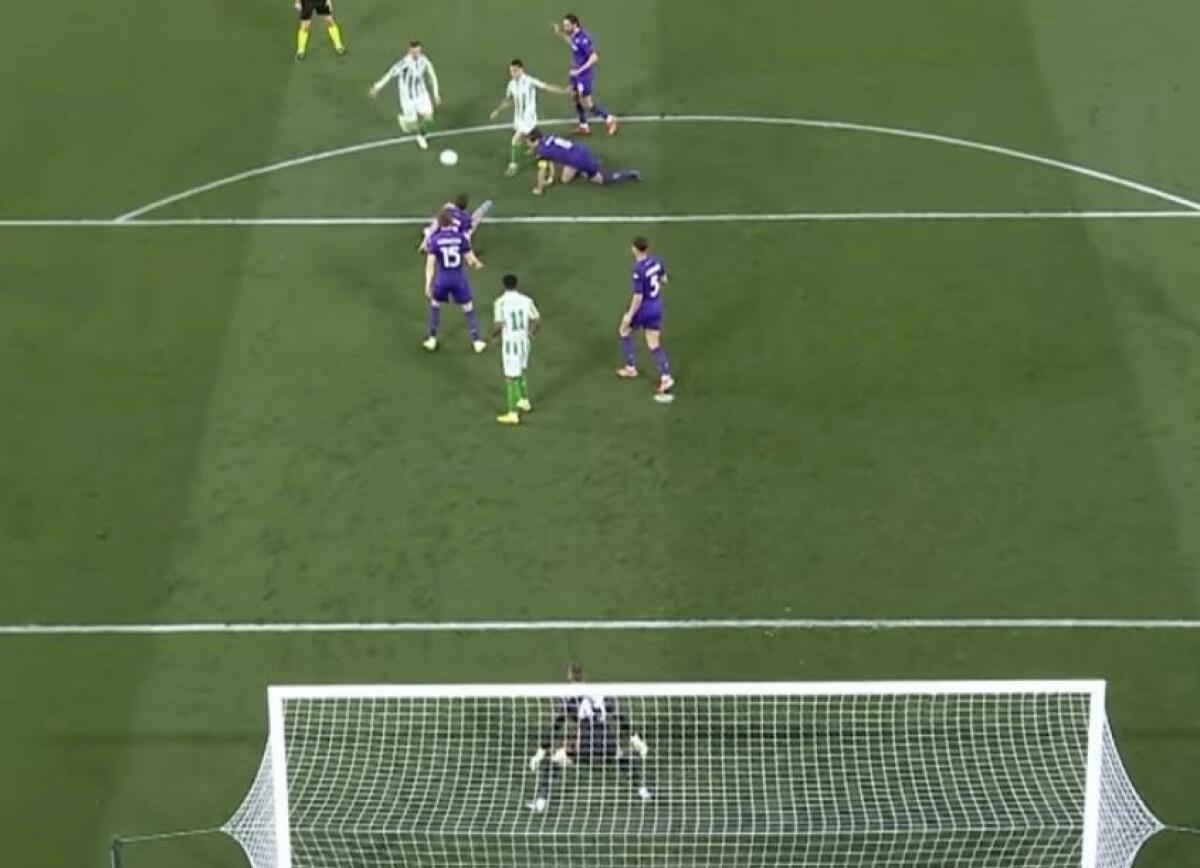 Il 2-0 del Betis non è stato annullato perché Bakambu anche se in fuorigioco era lontano da De Gea - 