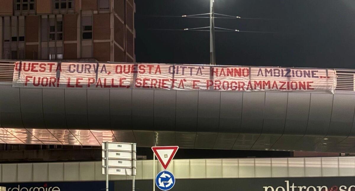 Striscione della Fiesole: "Curva e città hanno ambizione, fuori le palle serietà e programmazione" - 