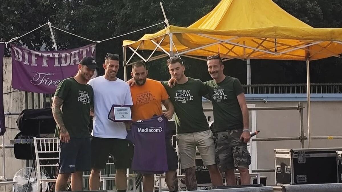 Biraghi premiato alla festa della Curva Fiesole come "Capitano per Sempre" - 