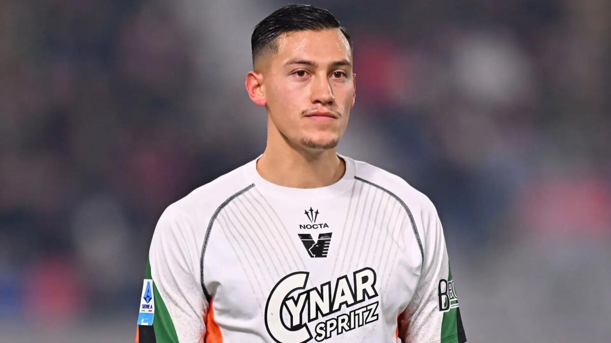 Tuttosport: "Sondaggio Fiorentina per Idzes ma il Venezia chiede 10 milioni" - 