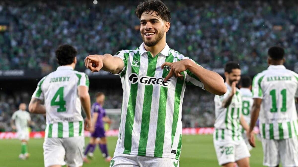 "Il Como dopo Baturina vicino a Ezzalzouli del Betis, ma c'è la concorrenza della Fiorentina" - 