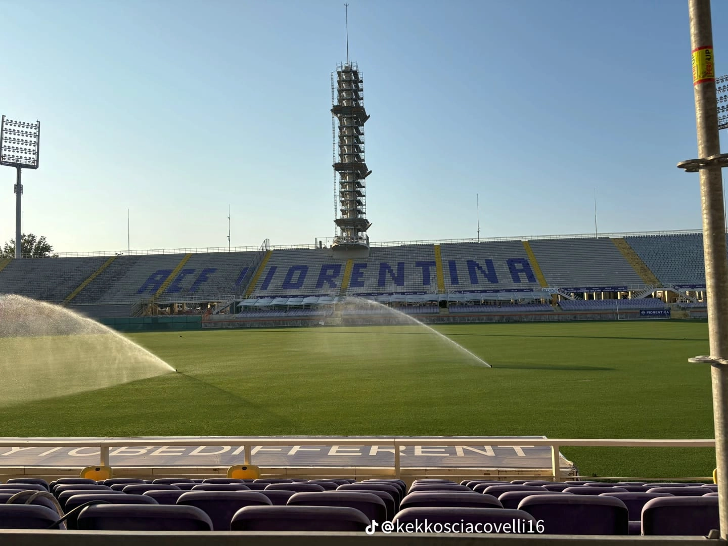 Continuano i lavori per il restyling del Franchi, un mega ponteggio ricopre la tribuna (FOTO)