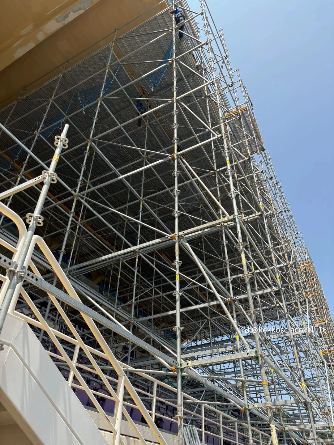 Continuano i lavori per il restyling del Franchi, un mega ponteggio ricopre la tribuna (FOTO)