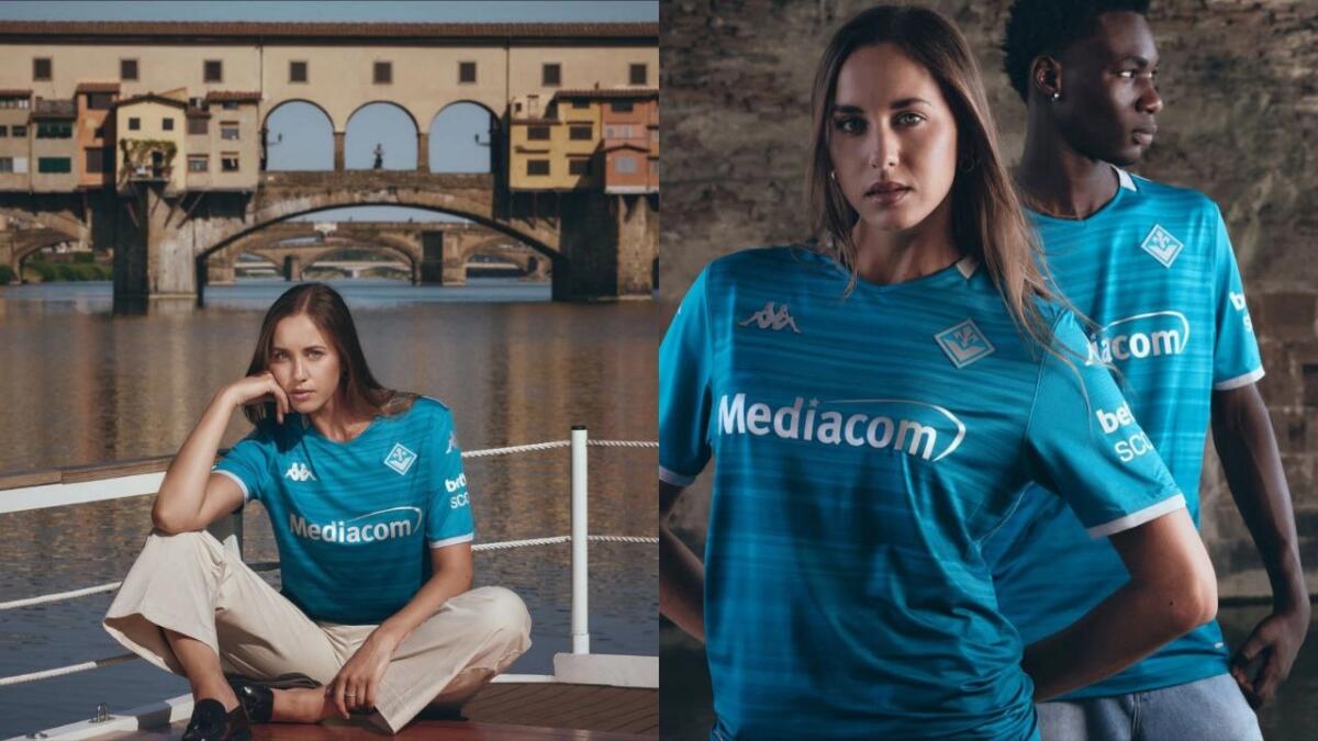 Ecco la terza maglia della Fiorentina: è azzurra, un omaggio all'Arno. Le immagini del kit - 