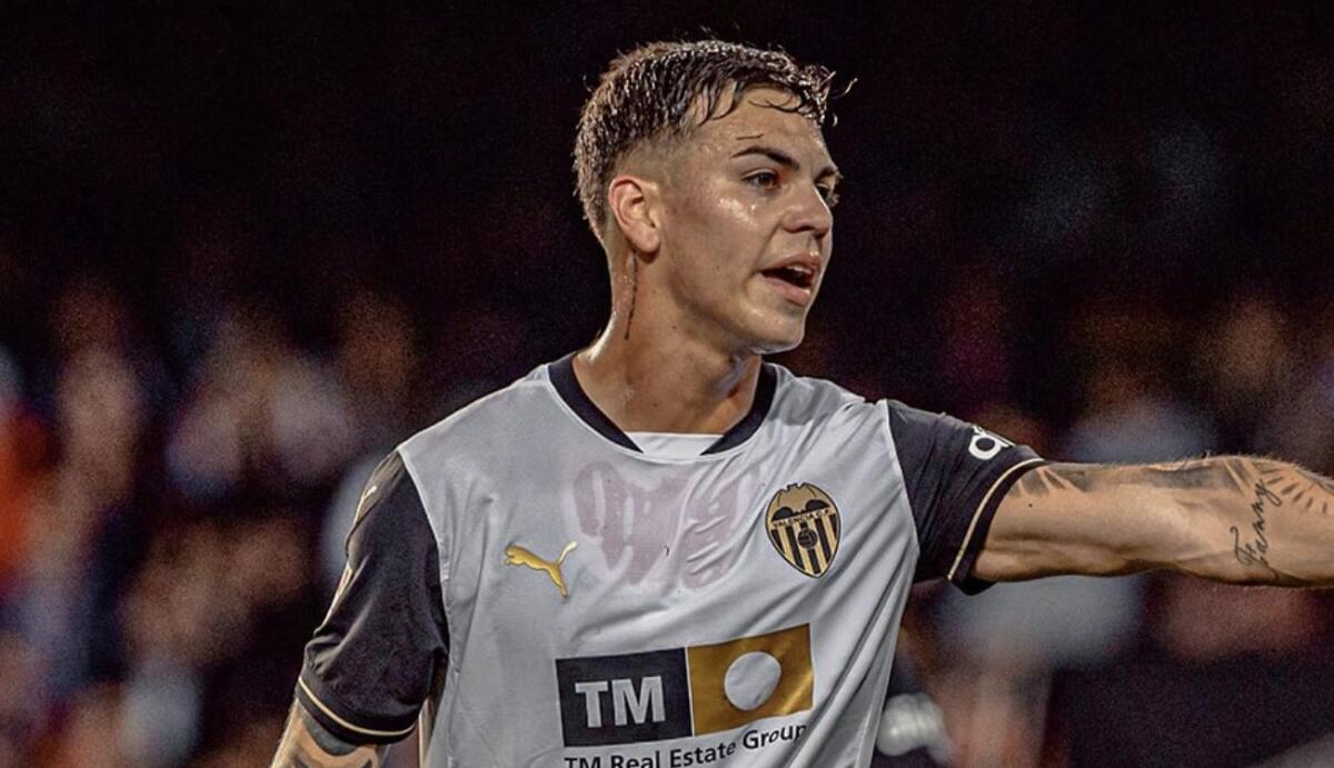 Barrenechea sempre più fuori dai radar Fiorentina. Romano: "È in chiusura al Benfica, contratto di 5 anni" - 