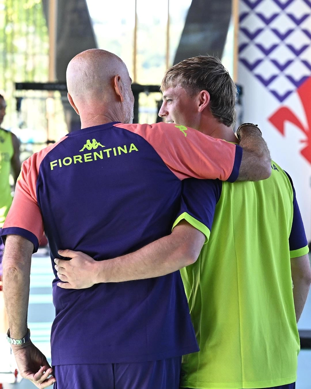 Le prime immagini della Fiorentina dal Viola Park: Dzeko sorride, Kean abbraccia Ferrari, Gud con Pioli