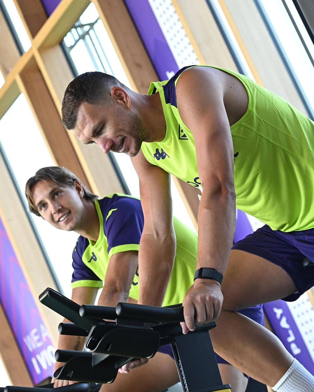 Le prime immagini della Fiorentina dal Viola Park: Dzeko sorride, Kean abbraccia Ferrari, Gud con Pioli