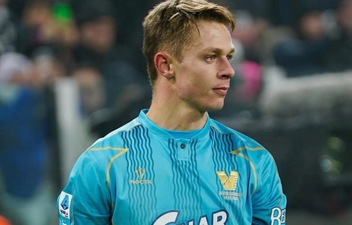 Nicolussi Caviglia è della Fiorentina. Prestito a 1 milione, diritto di riscatto a 7 milioni che diventa obbligo al 50% delle presenze - 