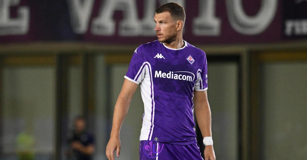 Dzeko: "Non sono tornato per fare il vecchietto. A 39 anni faccio 11km a partita" - Firenze, Viola Park, 25.07.2025, Fiorentina-Carrarese, foto Lisa Guglielmi. Copyright Labaroviola.com