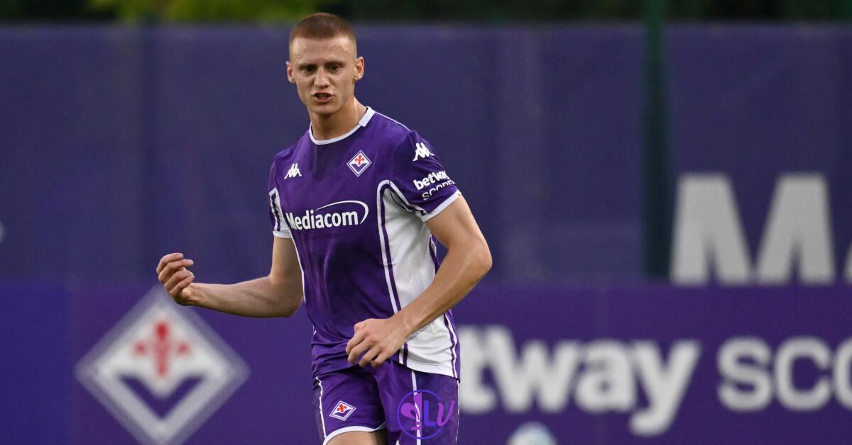 Comuzzo lascia il campo contro lo United per un problema allo stomaco, nessun guaio muscolare - Firenze, Viola Park, 25.07.2025, Fiorentina-Carrarese, foto Lisa Guglielmi. Copyright Labaroviola.com