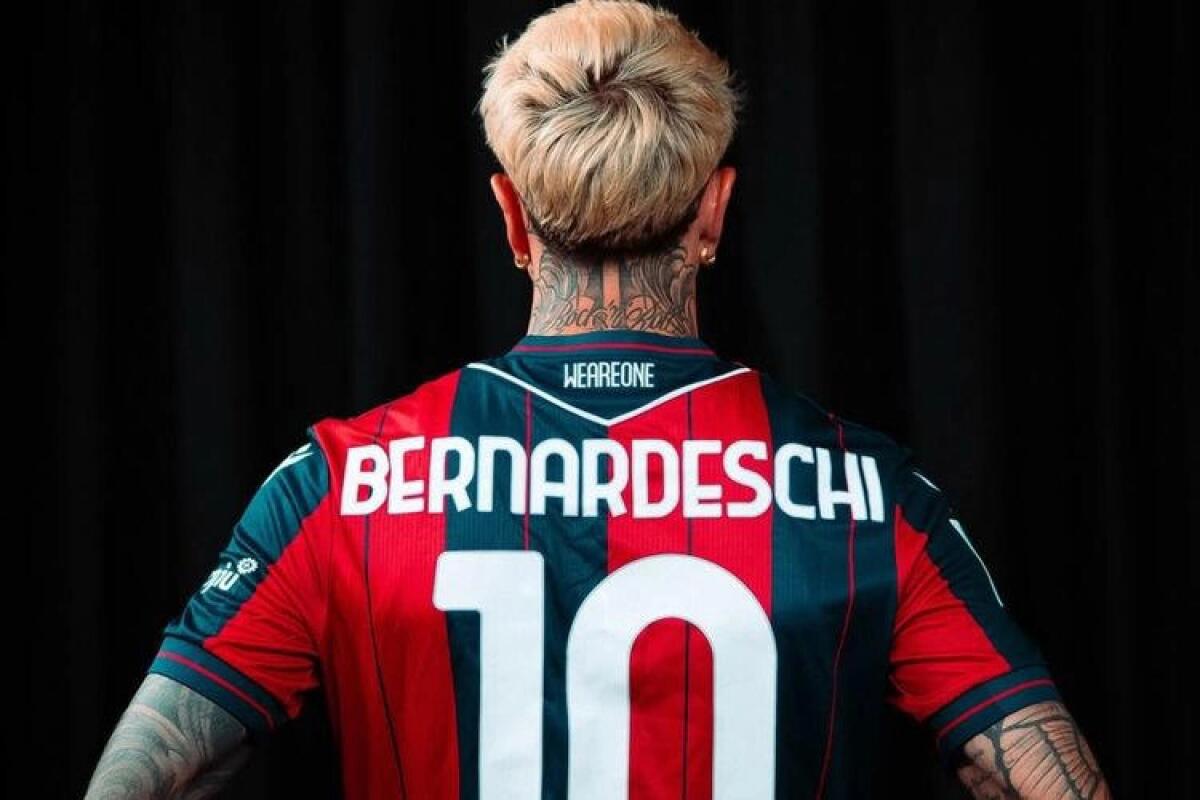 Bologna, paura per Bernardeschi: infortunio al ginocchio in amichevole, si teme lungo stop - 