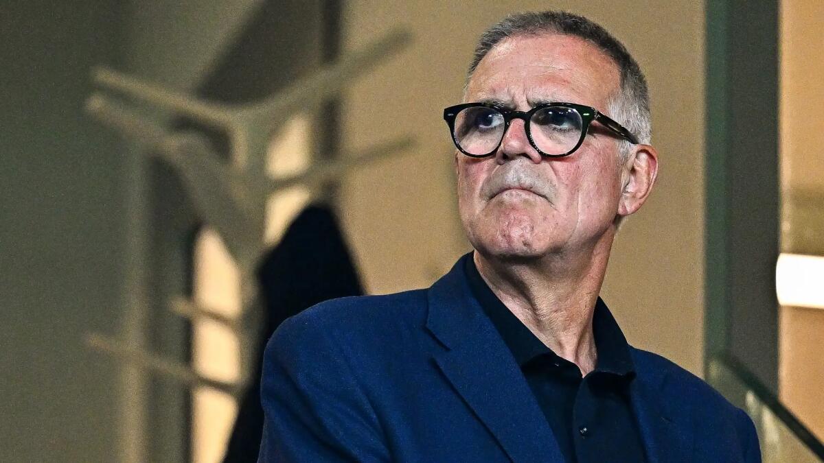 Il Genoa ha negato l'abbonamento all'ex presidente Zangrillo e al figlio. Lui fa un esposto in Procura - 