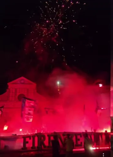 Firenze si tinge di viola: insieme a Santa Maria Novella per i 99 anni della Fiorentina