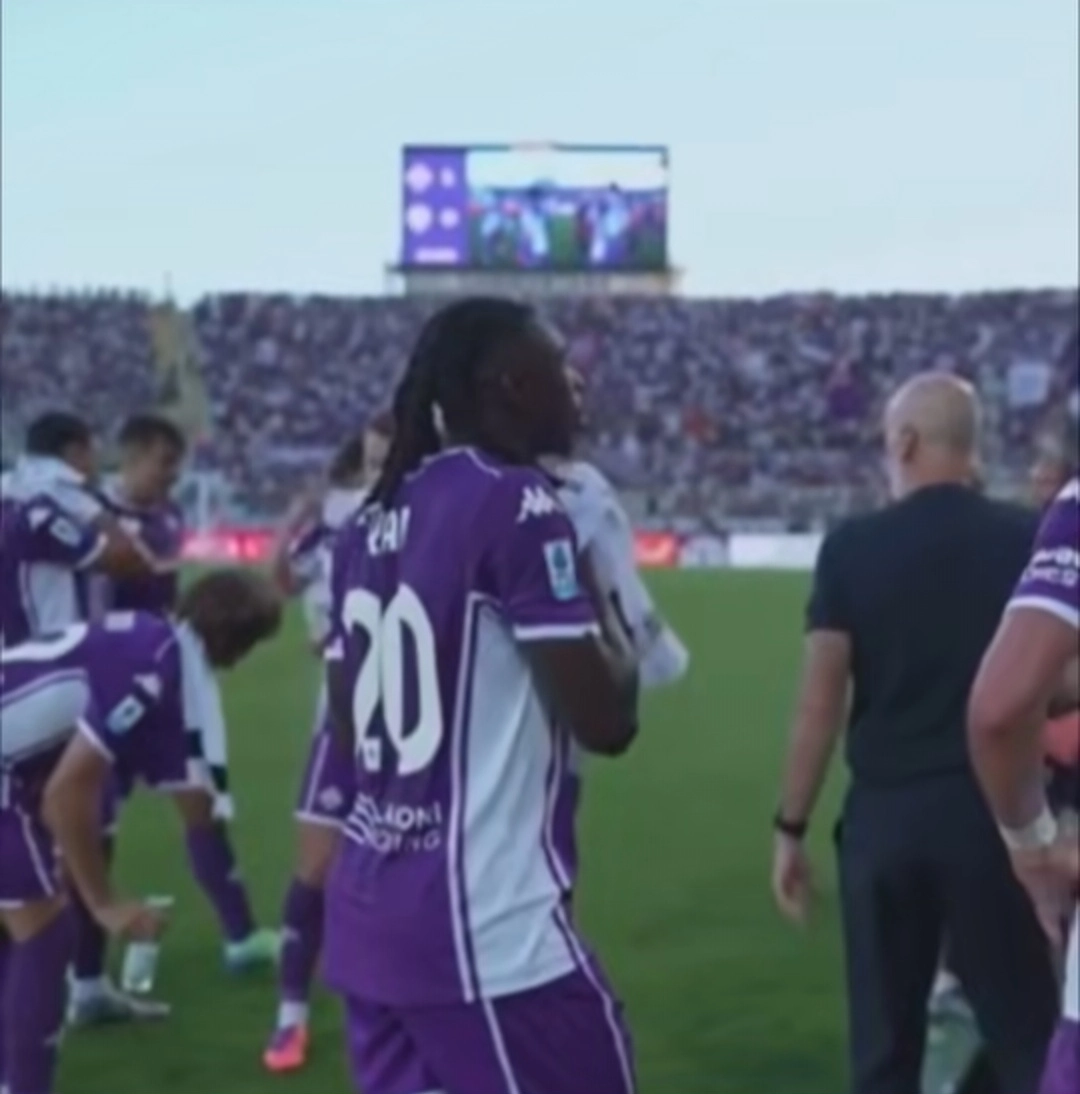 Dazn mette in imbarazzo Pioli, mostra le immagini: "Fabregas ascoltato da tutti, alla Fiorentina tutti per conto loro"