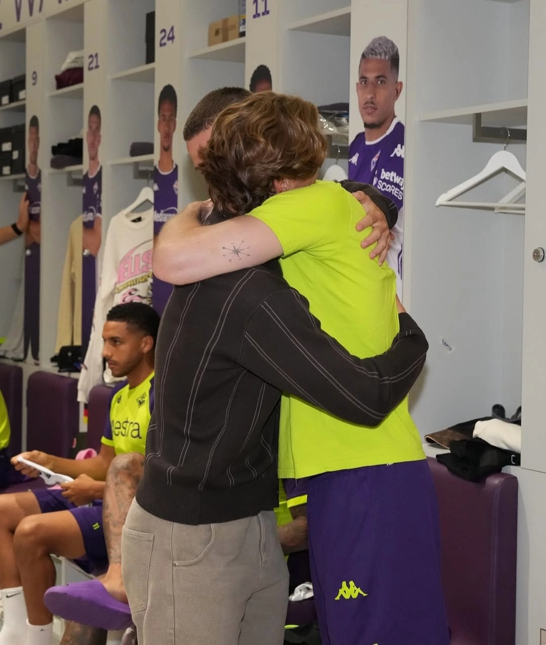 Bove al Viola Park per salutare la squadra viola e tutta la Fiorentina. Saluti, abbracci e tanto amore