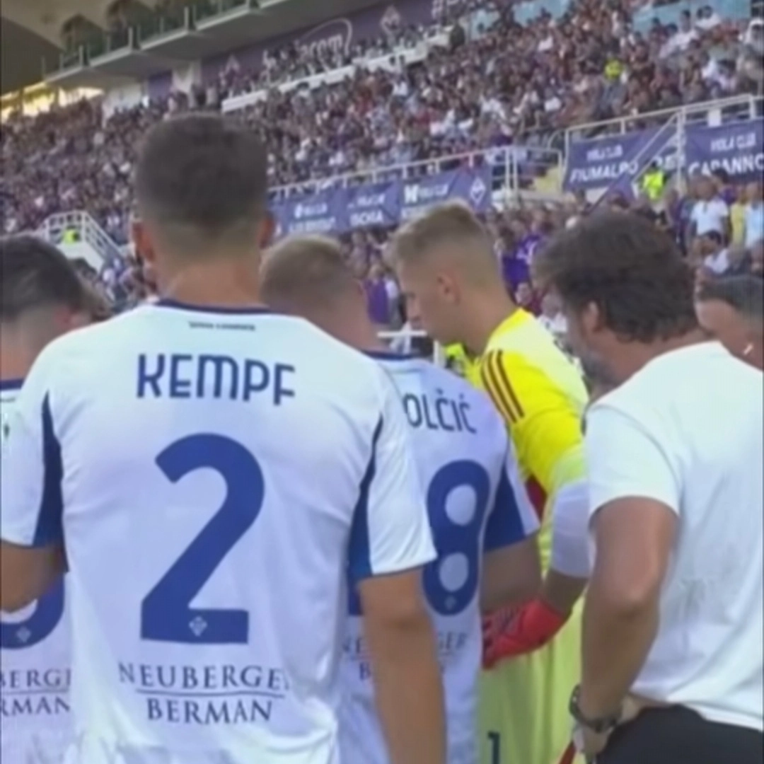 Dazn mette in imbarazzo Pioli, mostra le immagini: "Fabregas ascoltato da tutti, alla Fiorentina tutti per conto loro"
