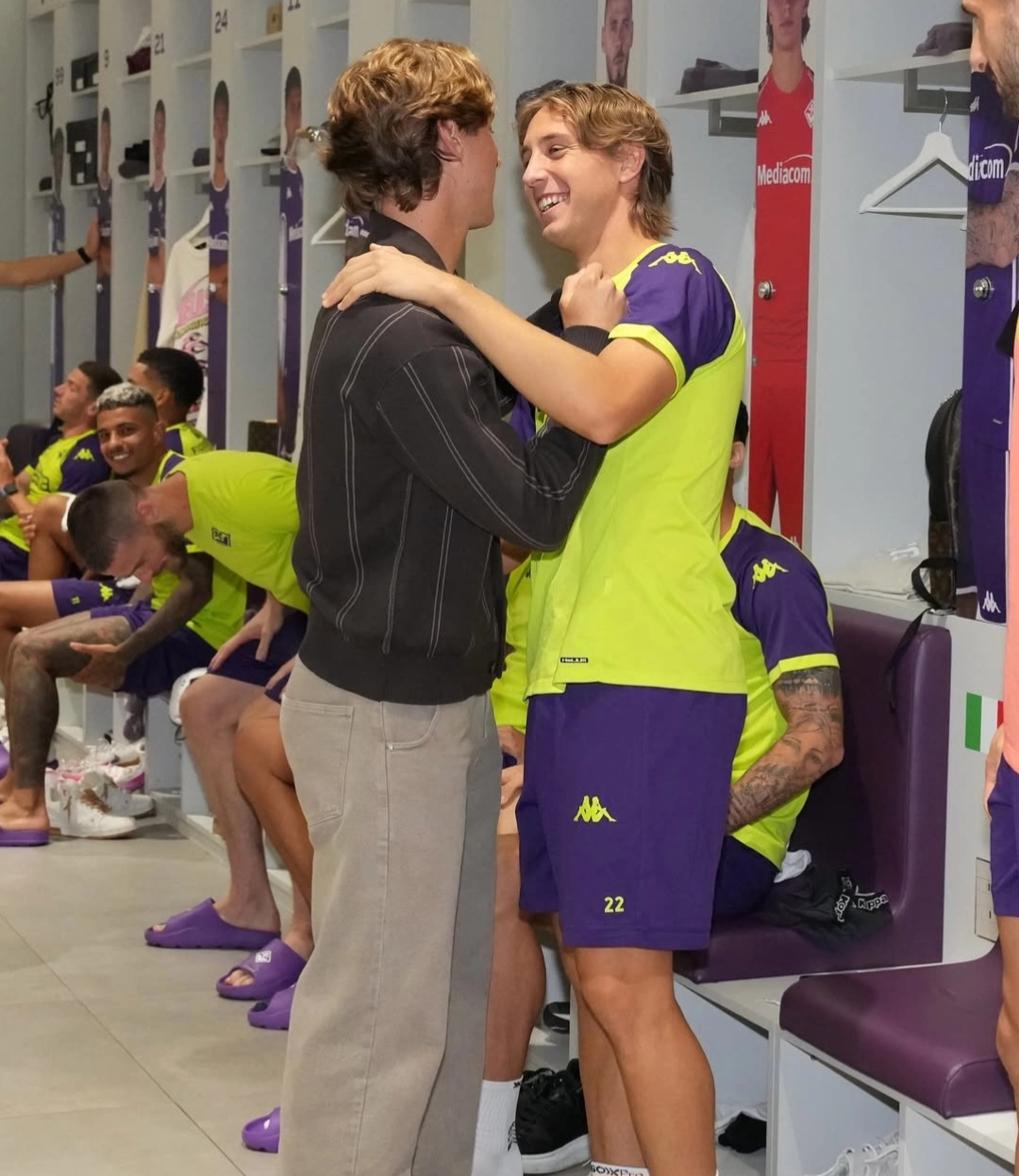 Bove al Viola Park per salutare la squadra viola e tutta la Fiorentina. Saluti, abbracci e tanto amore