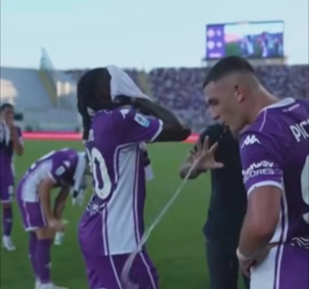 Dazn mette in imbarazzo Pioli, mostra le immagini: "Fabregas ascoltato da tutti, alla Fiorentina tutti per conto loro"