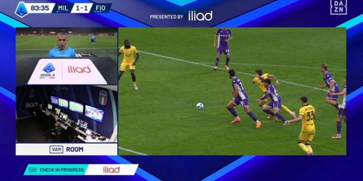 Rocchi furibondo boccia tutti: "Non è rigore e non è da VAR". Corriere dello Sport: "No a rigorini" - 