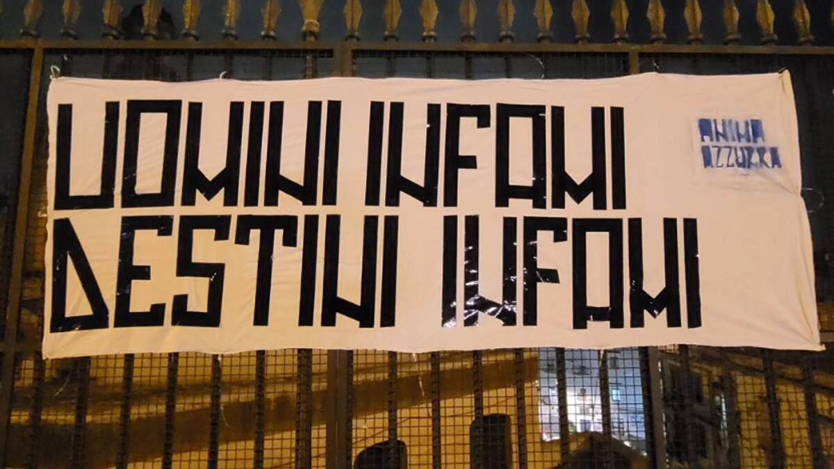 I tifosi del Napoli non perdonano Spalletti alla Juventus, lo striscione: "Uomini infami, destini infami" - 