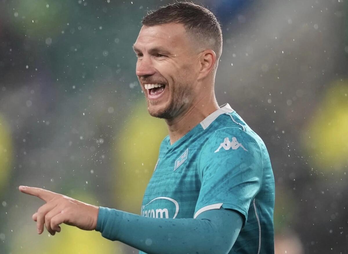 Džeko nella storia: a 39 anni e 220 giorni è il marcatore più anziano della Conference League - Fonte Foto: ACF Fiorentina