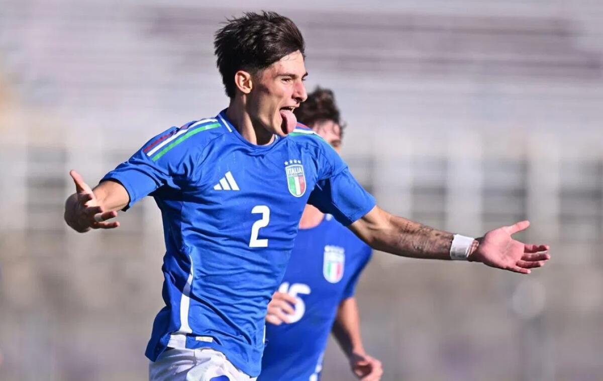 Tuttosport bastona Fortini all'esordio in U21: "4,5 entra e prende due gialli evitabili in pochi minuti" - 