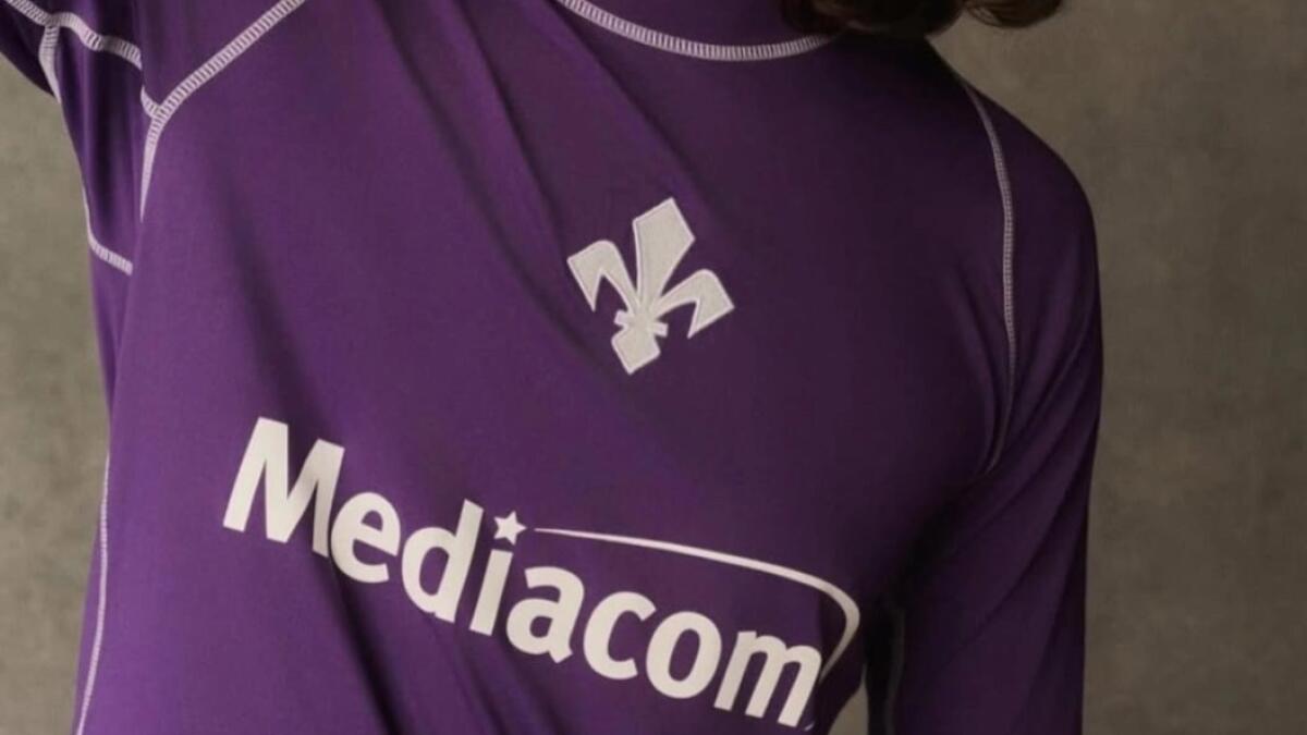 FOTO Ecco la maglia edizione limitata che la Fiorentina indosserà nella prossima partita in casa - 
