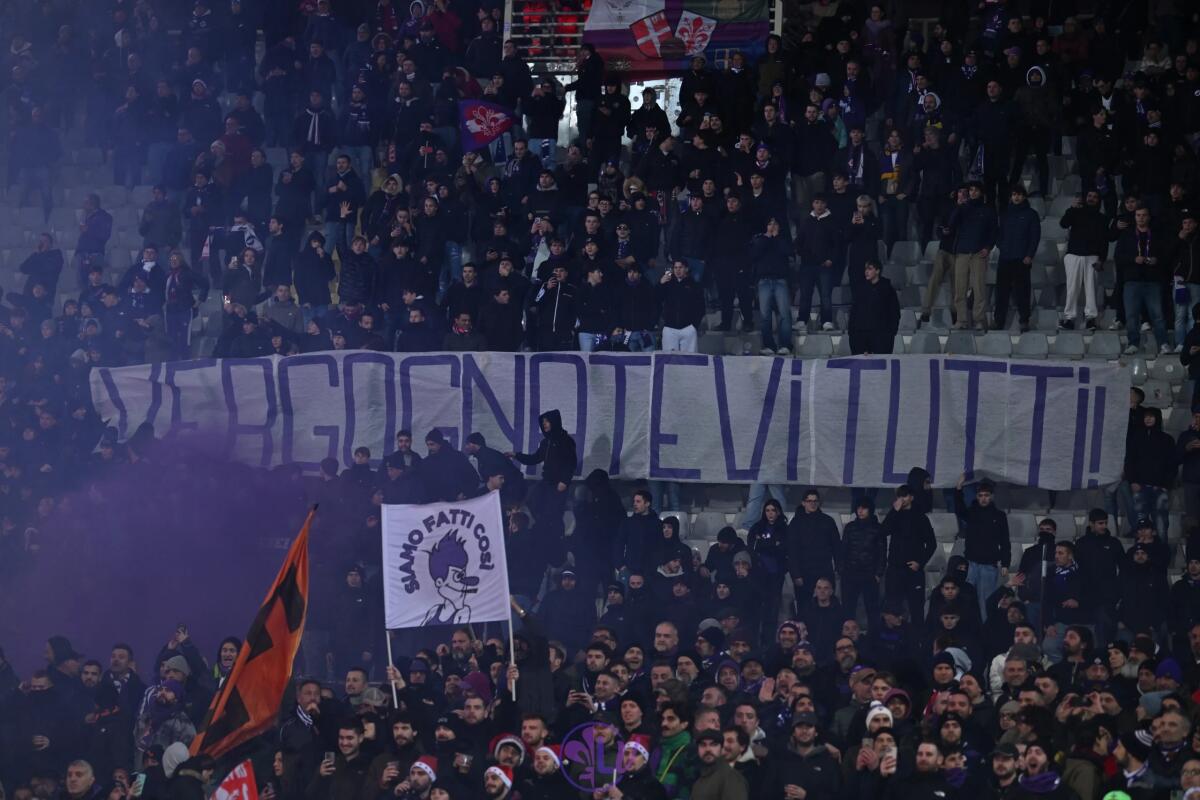 Scugnizzo Viola: "Chiediamo scusa noi. Perchè loro non lo faranno mai. Vendetela!" - Firenze, Stadio Franchi, 21.12.2025, Fiorentina-Udinese, foto Lisa Guglielmi. Copyright Labaroviola.com